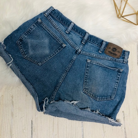 Vintage wrangler high waisted distressed shorts - Picture 4 of 5
